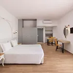 Atlantica Akteon מלון דירות 4*